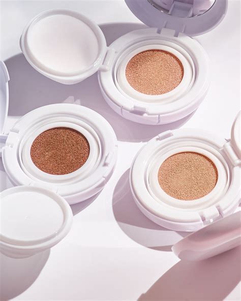 NEW! EM COSMETICS MOONBEAM CUSHION HIGHLIGHTER 